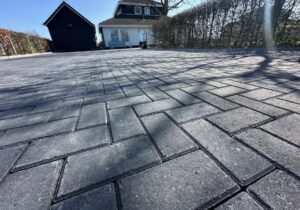 Bestrating woning Grou